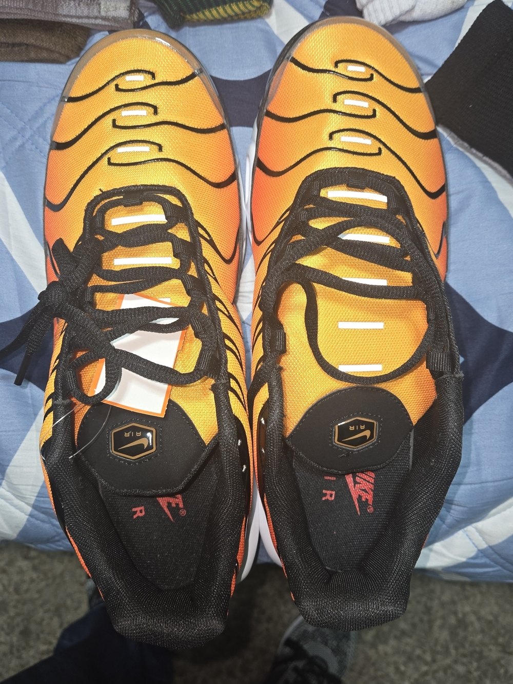 Nike Men’s Orange and Black Wave-Detail Sneakers